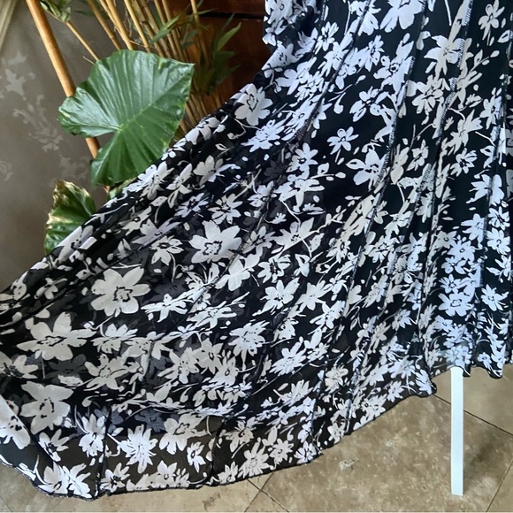 Coldwater Creek A Line Fit & Flare Dress Size 10 Black White Floral Long Sleeve - Picture 12 of 16